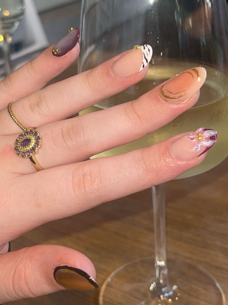 French manicure met gouden nail art