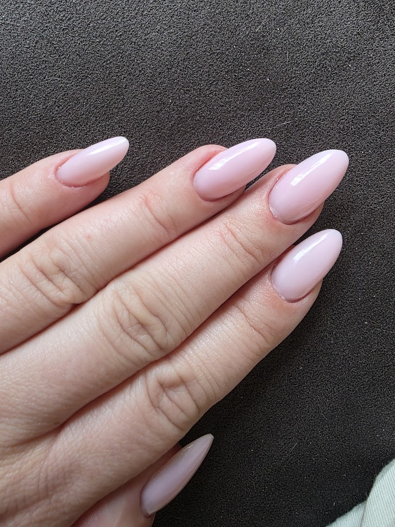 Natuurlijke roze almond manicure